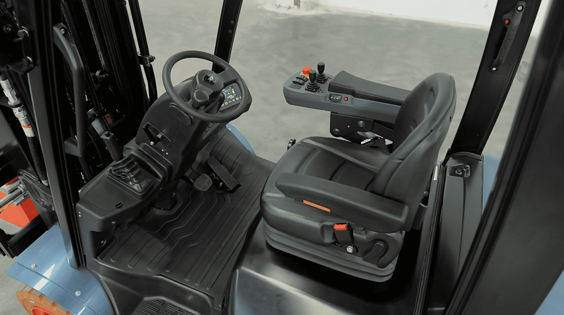 Электрический вилочный погрузчик TRF E30-5M7Q